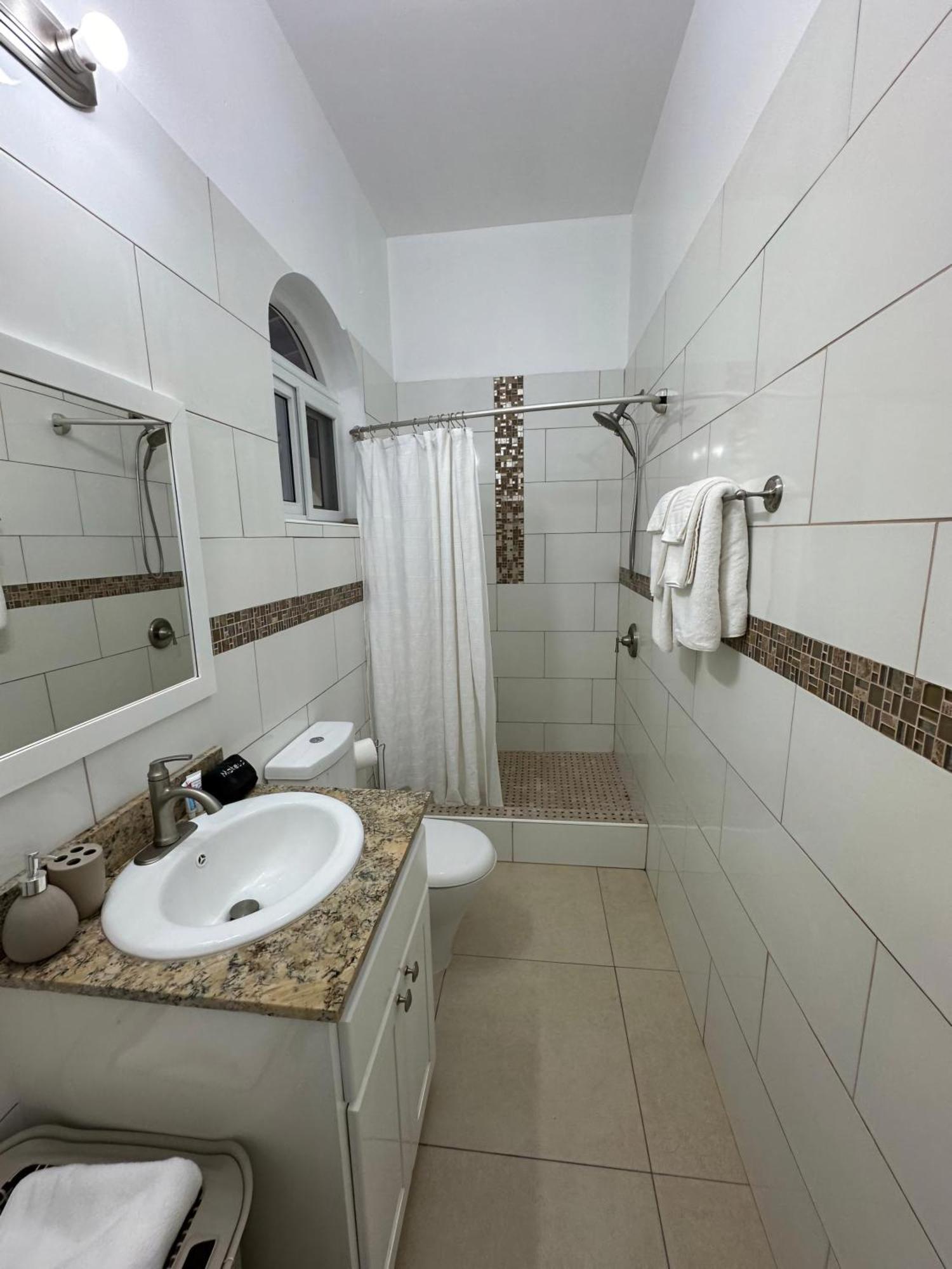 Eldorado Guesthouse & Car Rental Roseau Phòng bức ảnh